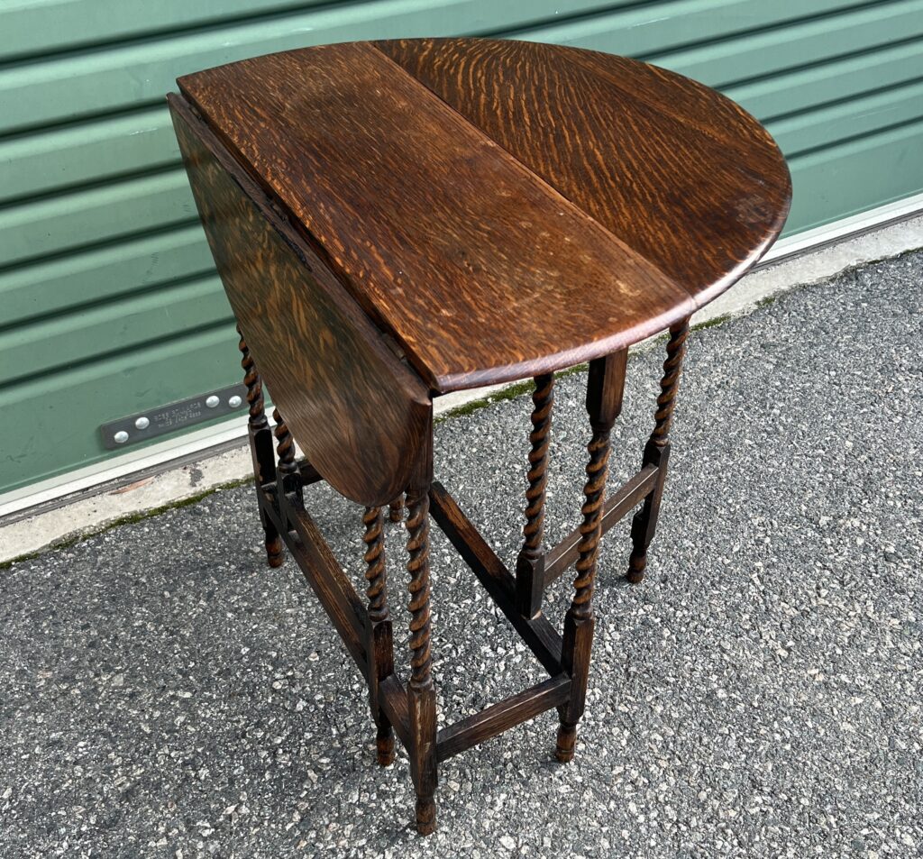 A very small gateleg table with barely twist legs - South Perth ...