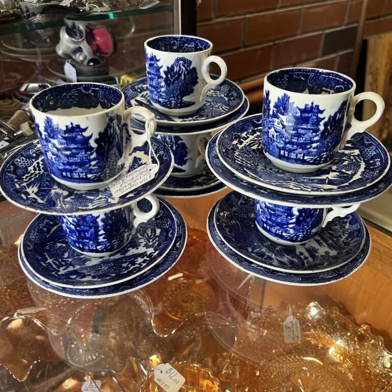 Blue and White Willow pattern tea set